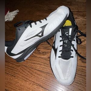 Mizuno Mens’ Player Trainers Atheltic Sneakers Shoes 
size 8